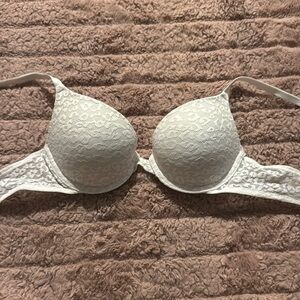 White lace cheetah print vs t-shirt bra